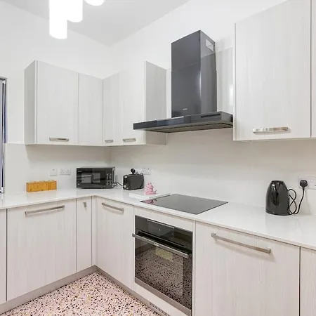 Qawra Beachside Bliss Apartment