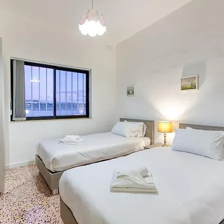 Qawra Beachside Bliss Apartment