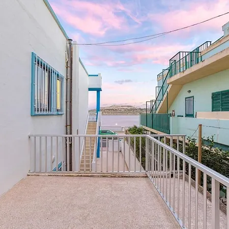 Qawra Beachside Bliss