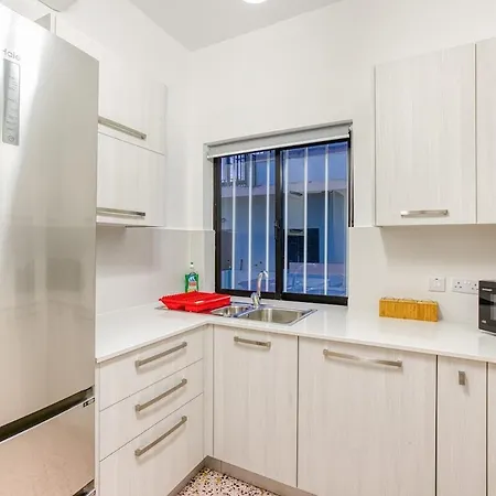 Qawra Beachside Bliss *