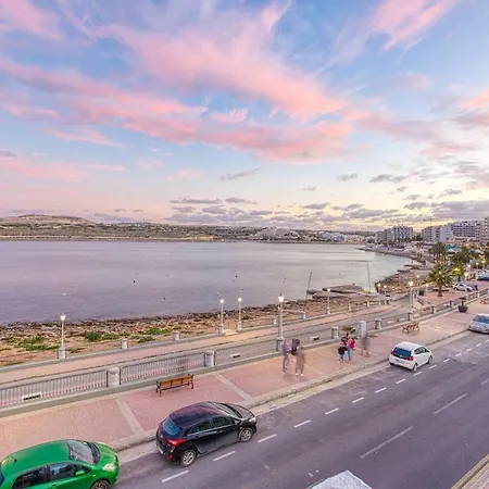 Qawra Beachside Bliss Daire