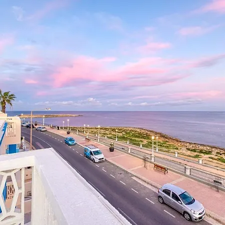 Qawra Beachside Bliss Apartment *