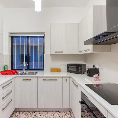 Qawra Beachside Bliss Daire *