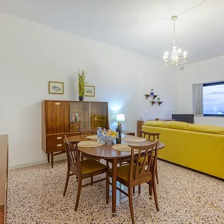 Qawra Beachside Bliss Apartment