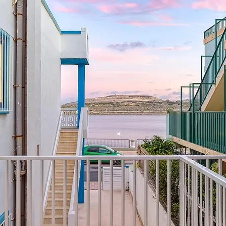 Daire Qawra Beachside Bliss