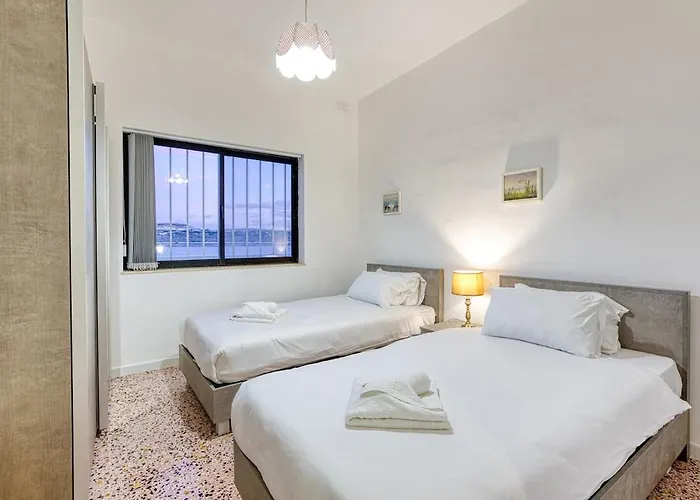 Qawra Beachside Bliss Διαμέρισμα