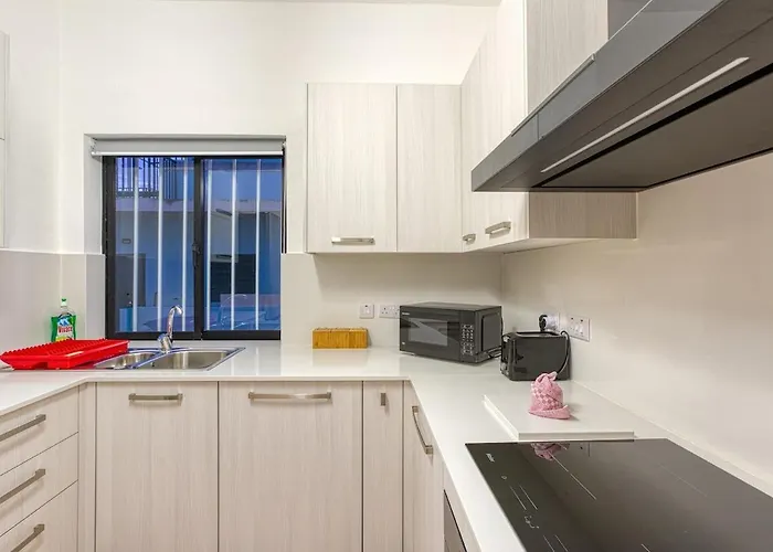 Qawra Beachside Bliss Διαμέρισμα