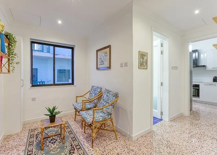 Qawra Beachside Bliss *