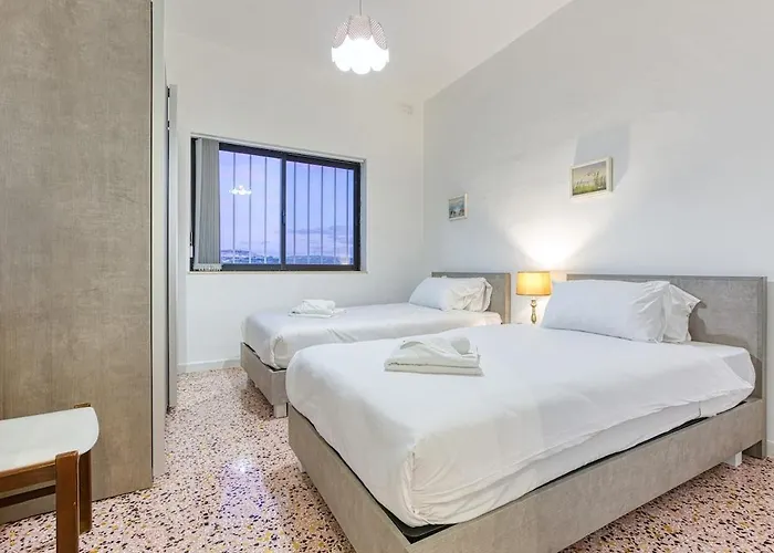 Qawra Beachside Bliss Διαμέρισμα *