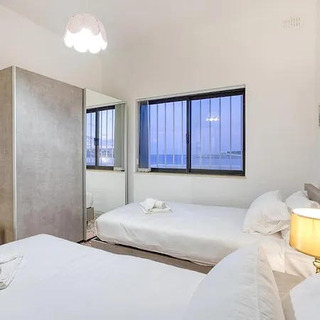 Qawra Beachside Bliss * St. Paul's Bay