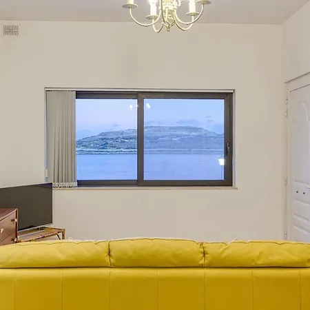 Qawra Beachside Bliss * St. Paul's Bay