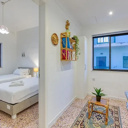 Qawra Beachside Bliss