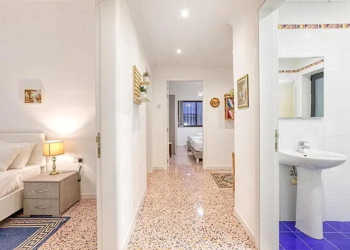 Qawra Beachside Bliss