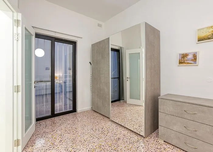 Qawra Beachside Bliss