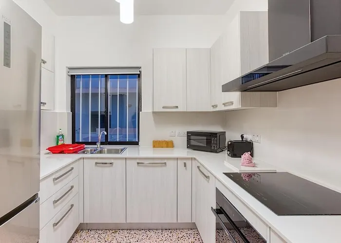 Qawra Beachside Bliss Apartment *