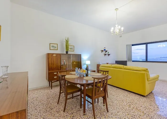 Qawra Beachside Bliss Apartment