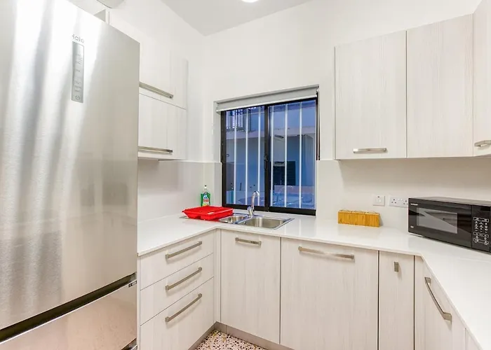 Qawra Beachside Bliss *