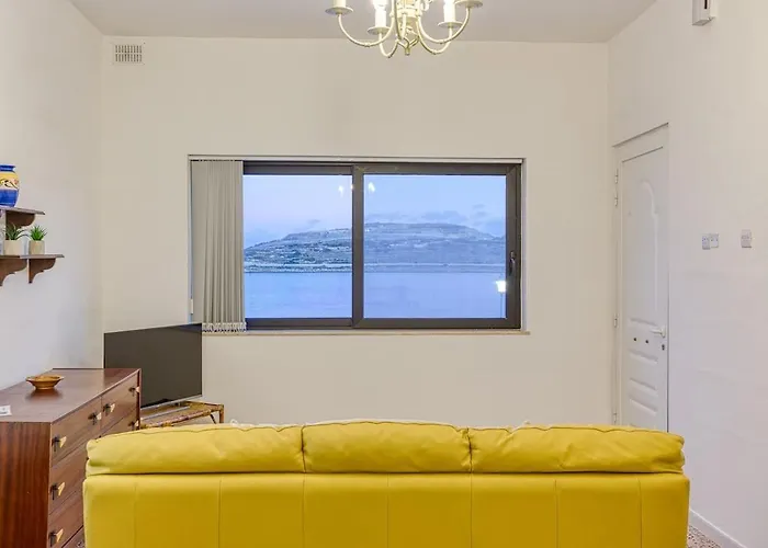 Qawra Beachside Bliss * St. Paul's Bay