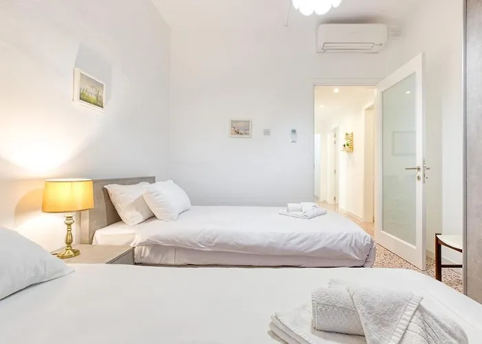 Apartment Qawra Beachside Bliss *