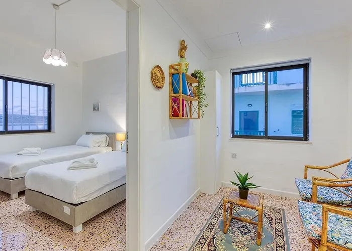 Qawra Beachside Bliss